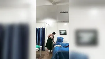 Amateur Babe Dropping Towel And Fingering Wet Pussy