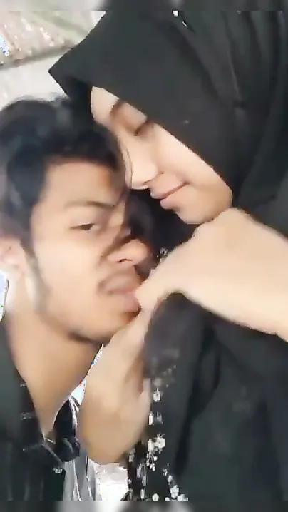 Muslim GF Getting Tits Sucked During Outdoor Sex