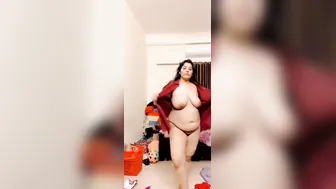 Curvy Hijab Slut Stripping Shirt Flashing Tits Outdoors