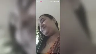 Chubby Hijabi Showing Her Naked Body To Boyfriend