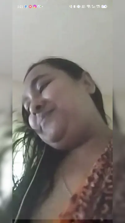 Chubby Hijabi Showing Her Naked Body To Boyfriend