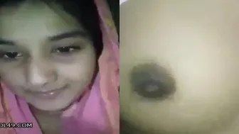 Cute College Girl Fingering Her Wet Pussy On Cam