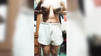 Thick Milf Fingering Herself After Stripping Completely