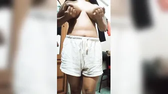 Thick Milf Fingering Herself After Stripping Completely