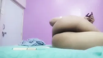 Horny Babe Fucking Herself With Dildo And Playing With Tits