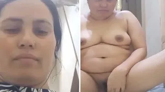 Horny Mature Bhabhi Fingering Her Wet Pussy In Bathroom