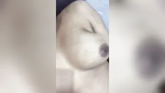 GF Rubbing And Fingering Her Pussy For Video