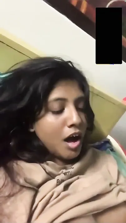 Moaning Gf Fingering Herself On Video Call For Him