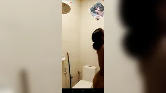 Milf Bathing Naked Recorded During Her Video Call