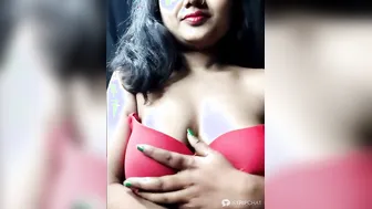 Cam Whore Going Topless During Her Live Streaming Show