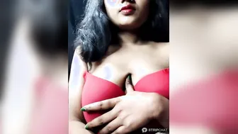 Cam Whore Going Topless During Her Live Streaming Show