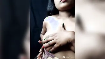 Cam Whore Going Topless During Her Live Streaming Show