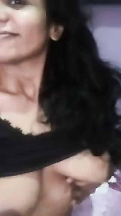 Mature Aunty Filming Herself Naked For Her Boyfriend