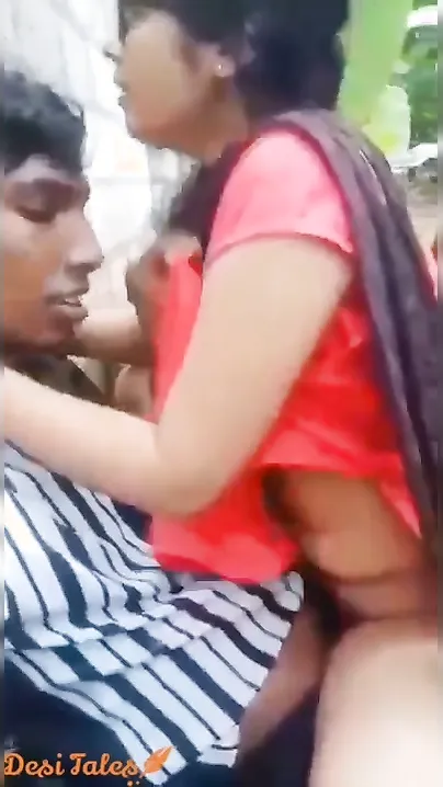 College Girls Caught Outdoor Fingering In Campus