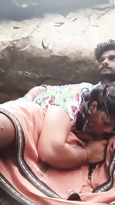 Mallu Couple Enjoying Outdoor Blowjob Secretly