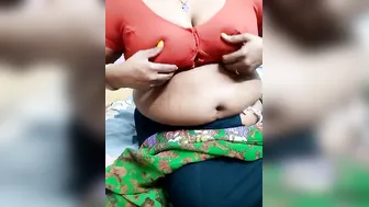 Busty Aunty In Tight Blouse Revealing Cleavage Teasing Me