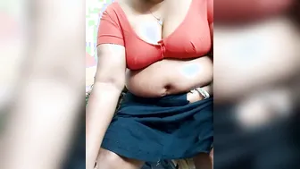 Busty Aunty In Tight Blouse Revealing Cleavage Teasing Me