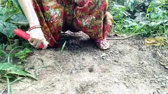 Village Aunty Squirting Hard While Fucking Dildo In Moving Car