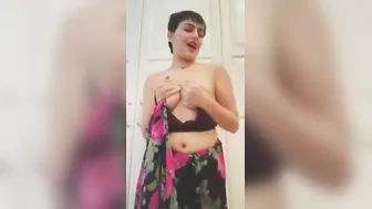 Desi Modern Aunty Flashing Her Hard Nipples On Hidden Camera