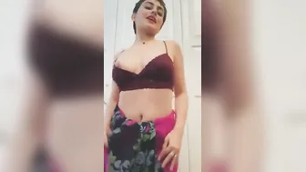 Desi Modern Aunty Flashing Her Hard Nipples On Hidden Camera