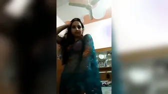 Slim Desi Aunty Riding Dick Like A Slut In Bedroom Session