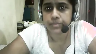 Desi Aunty Earning Cash Showing Her Body To Me On Webcam