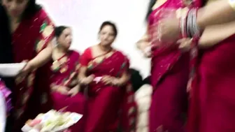 Nepali Aunty Flashing Massive Boobs And Sexy Navel Teasing