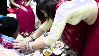 Nepali Aunty Flashing Massive Boobs And Sexy Navel Teasing