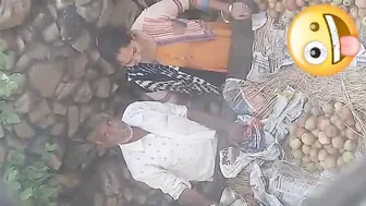 Giving Street Vendor A Sloppy Handjob Behind His Fruit Cart