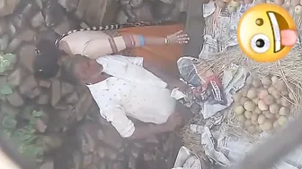 Giving Street Vendor A Sloppy Handjob Behind His Fruit Cart