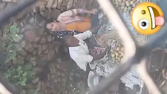 Giving Street Vendor A Sloppy Handjob Behind His Fruit Cart