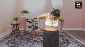 Horny Married Aunty Showing Off Massive Tits In Backless Sari