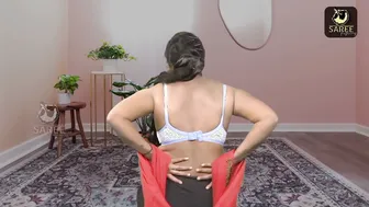 Horny Married Aunty Showing Off Massive Tits In Backless Sari