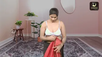 Horny Married Aunty Showing Off Massive Tits In Backless Sari