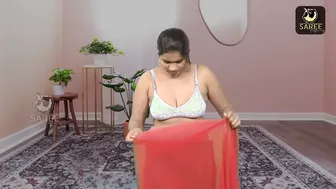 Horny Married Aunty Showing Off Massive Tits In Backless Sari