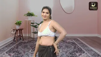 Horny Married Aunty Showing Off Massive Tits In Backless Sari