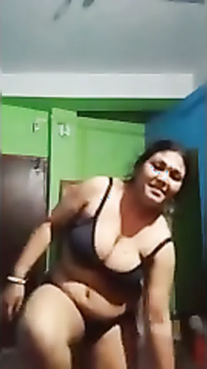 Chubby Village Aunty Getting Fucked Hard Bouncing On Dick