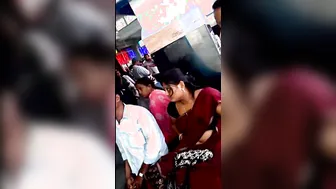 Naughty Aunty Teasing Her Navel At The Railway Platform