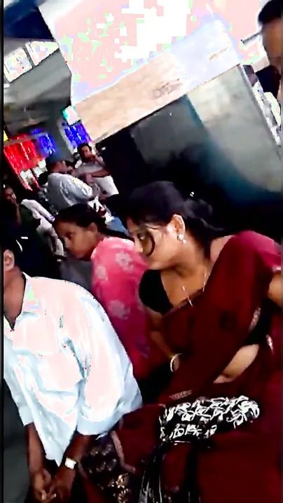 Naughty Aunty Teasing Her Navel At The Railway Platform
