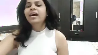 Slutty Wife Spreading Wide During Her Webcam Show