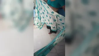 Curvy Stepaunt Teasing In Her Tight Saree Before Fucking