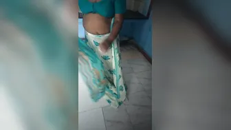 Curvy Stepaunt Teasing In Her Tight Saree Before Fucking
