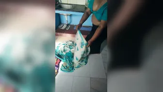 Curvy Stepaunt Teasing In Her Tight Saree Before Fucking