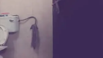 Thick Milf Bathing Naked Soaping Her Big Tits And Curves