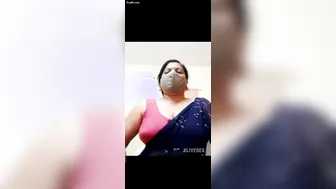 Indian Married Aunty Stripping Showing Her Body Hot Tease