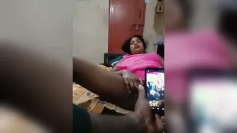 Desi Milf Exposing Her Wet Pussy Live On Webcam For Me