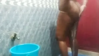 Desi Milf Catching Herself Bathing Fully Naked On Hidden Cam