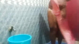 Desi Milf Catching Herself Bathing Fully Naked On Hidden Cam