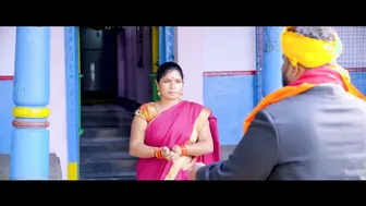 Dusky Village Aunty Seducing With Her Belly And Deep Navel
