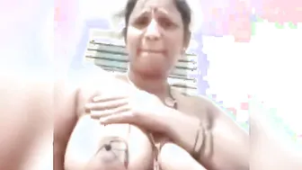 Mature Aunty Stripping And Fingering On Video Call For Lover